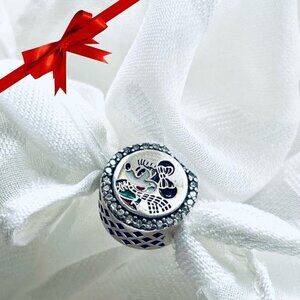 🎅 NWOT Minnie Mouse Charm – Christmas 🎄